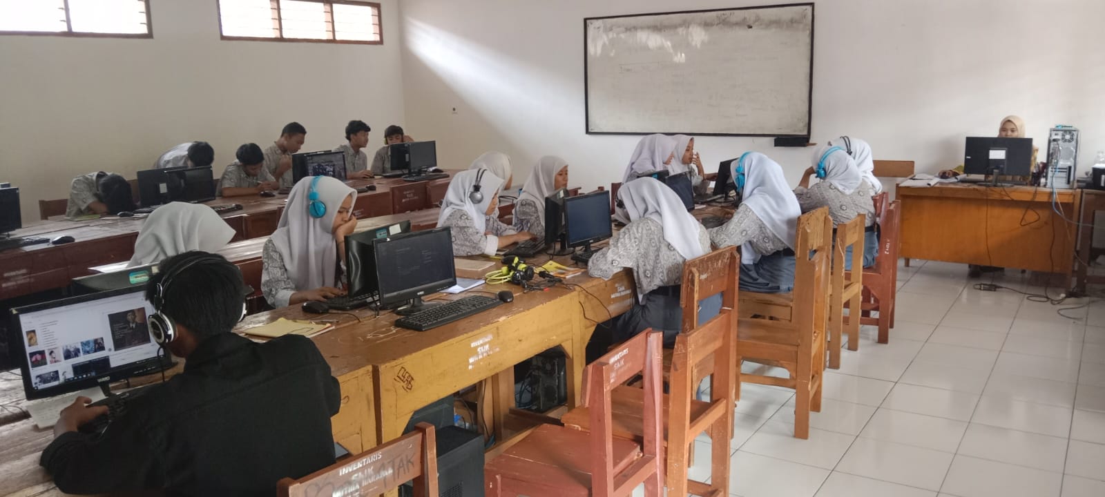 LABORATORIUM KOMPUTER - LAB 02